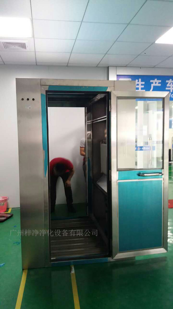 風(fēng)淋室的電源質(zhì)量問(wèn)題往往容易被忽視,它不僅關(guān)系到風(fēng)淋室的使用效果 風(fēng)淋室的電源質(zhì)量問(wèn)題往往容易被忽視,它不僅關(guān)系到風(fēng)淋室的使用效果